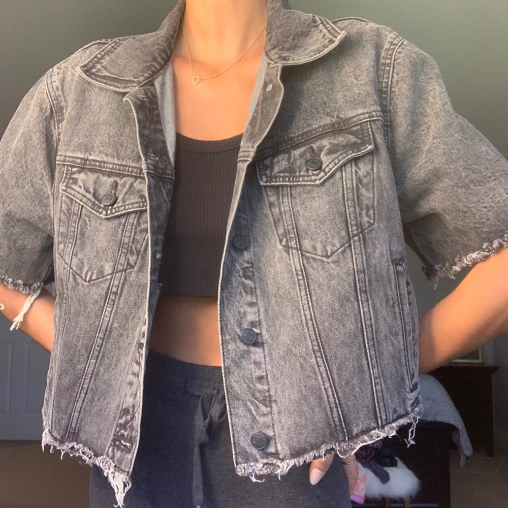 Cropped denim jacket